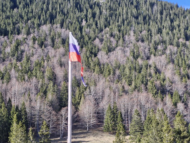 Planina Dol, slovenska zastava