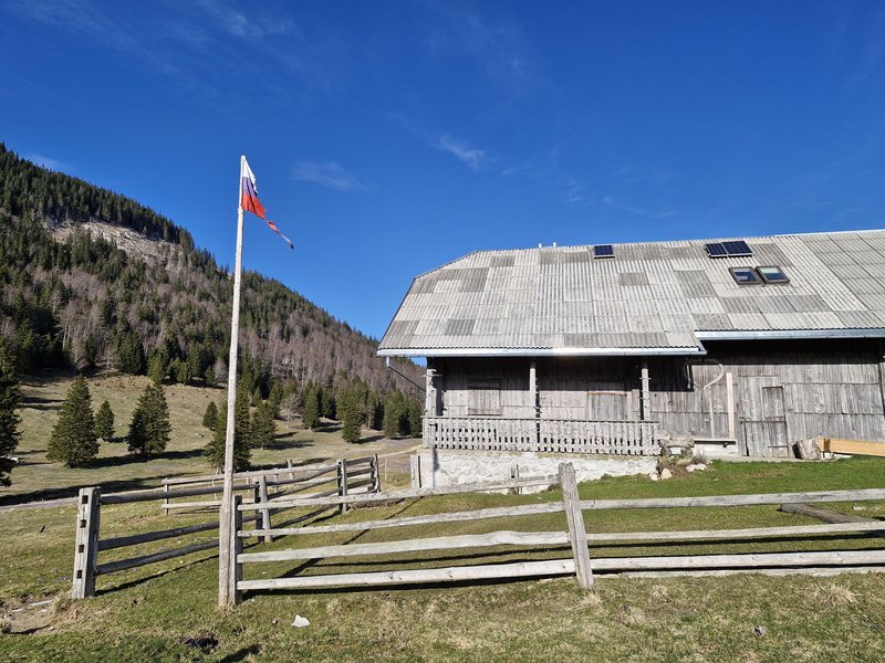 Planina Dol, slovenska zastava
