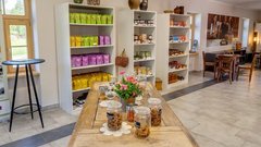 
                                                         Teambuilding, ki ga ne bomo pozabili: skupna peka gibanice nas je povezala (kot plasti te zaščitene sladice)