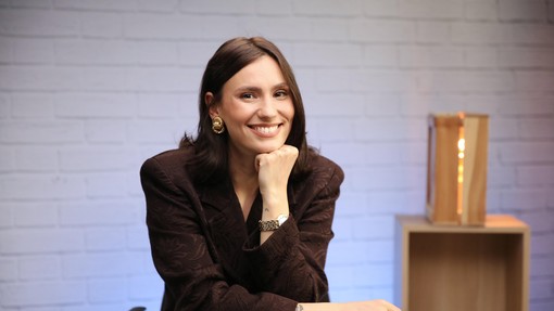 Modna svetovalka Rebecca Gliha o spomladanski garderobi, "second-hand" nakupih in umetnosti dobro krojenih kosov (podkast)