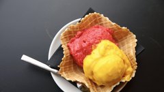 
                                                         Colnarna Tivoli lokal sladoled