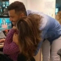 Kdo objema koga? Optična iluzija, ki je zmedla ves svet