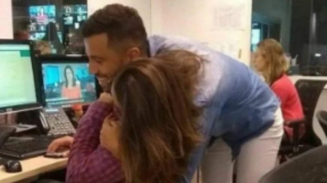 Kdo objema koga? Optična iluzija, ki je zmedla ves svet