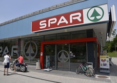 Panika, kot je še ni bilo: Spar s trgovskih polic umaknil morebitno smrtno nevarno živilo