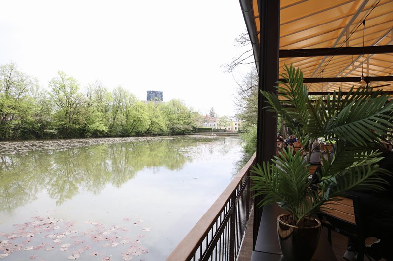 Colnarna lokal Tivoli ribnik