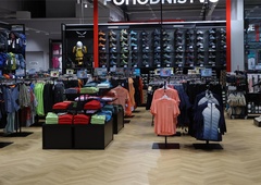 Kot strela z jasnega: ta trgovec naj bi zaprl vse poslovalnice v Sloveniji, na cesti bo pristalo 250 ljudi