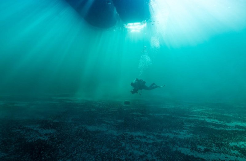jezero svica neuchatel arheologi potapljaci odkritje rimljani ladja zgodovina