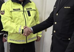 Dramatično reševanje v Ljubljani: policist tvegal lastno življenje, da je žensko v zadnjem trenutku rešil gotove smrti