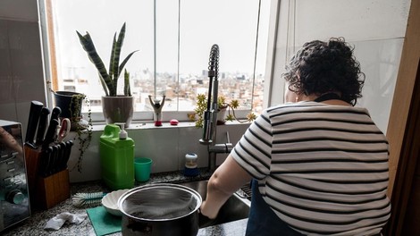 pomivanje posode takoj po vecerji razlog zenska zdravje nasvet strokovnjak kuhinja