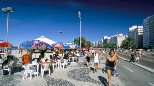 Turist je plačal kebab in ostal brez 1.700 evrov: val prevar na priljubljeni plaži