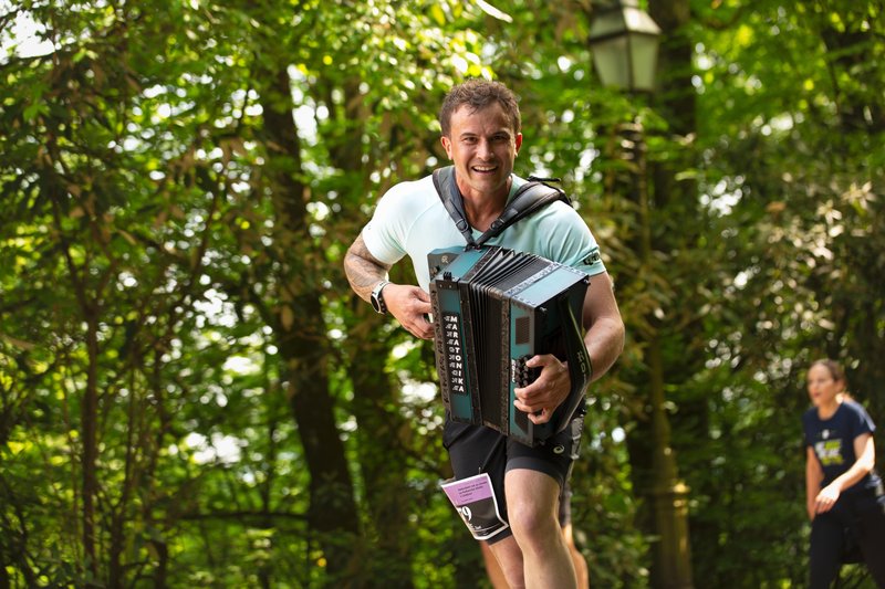 Na rekordnem 8. Rokusovem Hopu na Grad zbrali kar 41.000 evrov za dober namen