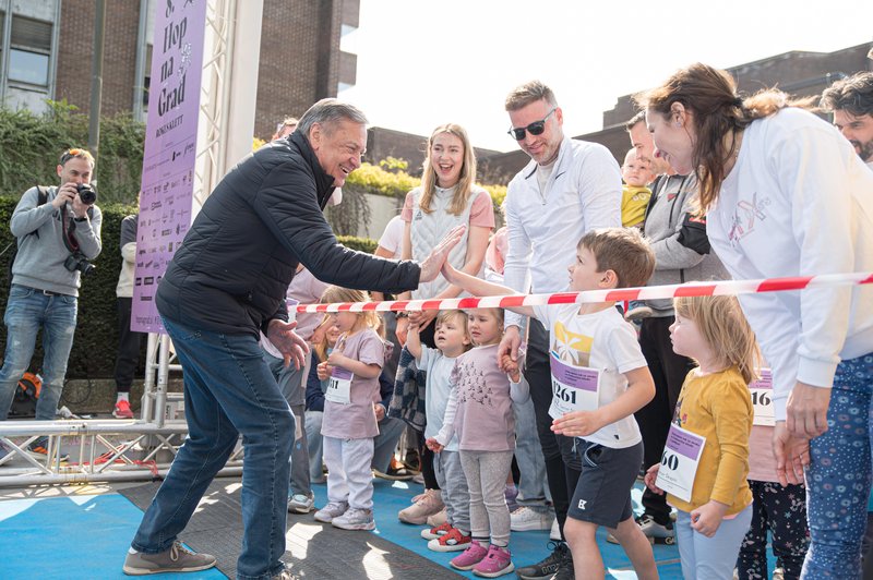 Na rekordnem 8. Rokusovem Hopu na Grad zbrali kar 41.000 evrov za dober namen