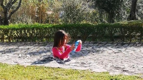 Kaj vidite na fotografiji? Optična iluzija, ki je povsem zmedla splet