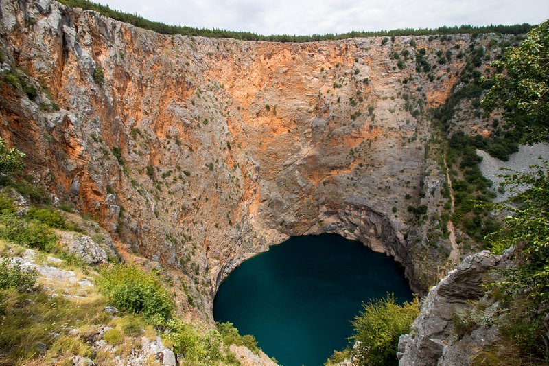 5 idej za aktivne počitnice v Srednji Dalmaciji: od kolesarjenja, pohodništva in vodnih športov do lokalnih dogodkov