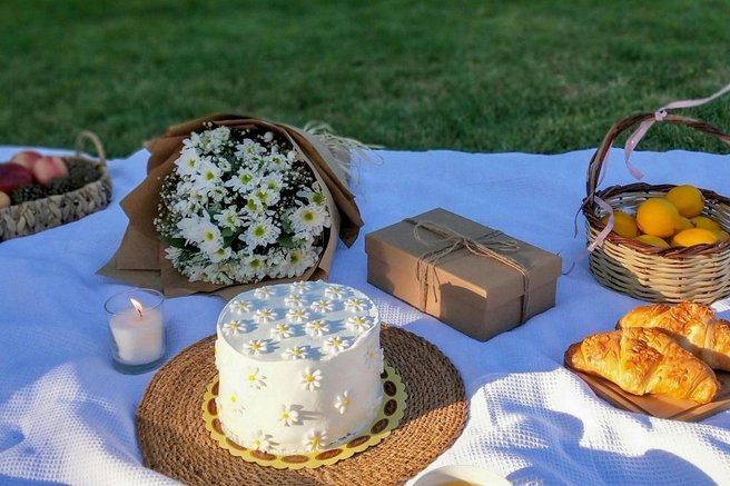 Pomladna in poletna praznovanja mladih: ideje za rojstne dneve, darila in doživetja od otrok do mladih odraslih