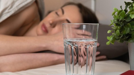 kozarec voda strokovnjaki kemija jutro noc razlaga spremembe okus zdravje