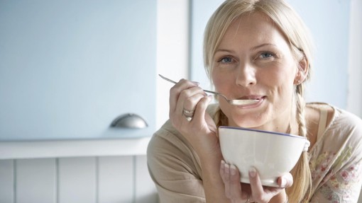 Zajtrk za ženske, ki jih skrbi počutje v perimenopavzi (recept za bolj uravnotežene hormone)