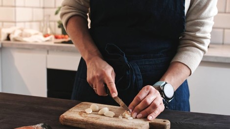 cesen rezanje smrad trik kuharji nasvet kulinarija recept slovenija navodila