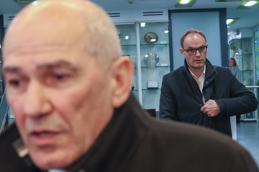 Šokantno razkritje Luke Mesca: sta Logar in Stevanović zaradi tega pri pogajanjih z Janezom Janšo v podrejenem položaju? (foto: Marko Vavpotic/Bobo)