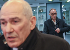 Šokantno razkritje Luke Mesca: sta Logar in Stevanović zaradi tega pri pogajanjih z Janezom Janšo v podrejenem položaju?