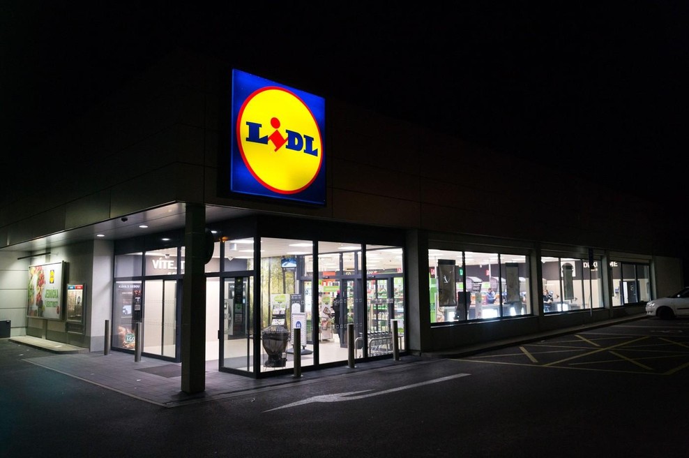 Upokojenci, pozor: na ta dan v Lidlu pripravljajo nekaj posebnega, poskrbeli so za to, da v denarnici kupcev ostane kakšen evro več (foto: Profimedia)