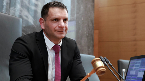 Zoran Stevanović po kaotični seji v DZ udaril po kritikih: "Dosti je bilo tega heca, so kot užaljen otrok, ki ..."