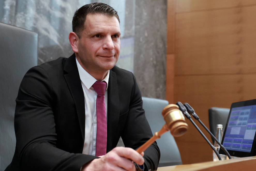 zoran stevanovic drzavni zbor politika parlament asta vrecko slovenija kaos