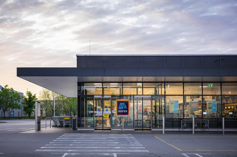 Slovenski družini se podajata v nevsakdanji kulinarični eksperiment - bodo člani opazili razliko v izdelkih?