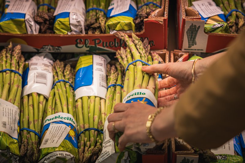 Slovenski družini se podajata v nevsakdanji kulinarični eksperiment - bodo člani opazili razliko v izdelkih?