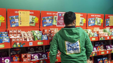 ritter sport kriza cokolade gospodarstvo denar odpuscanja 110 let prvic