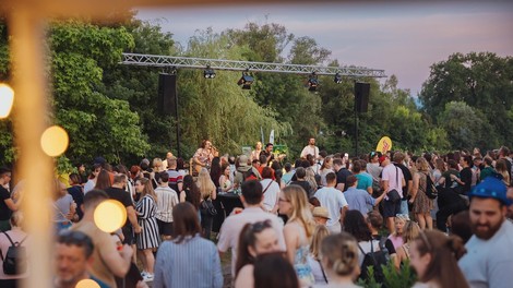 Napovedujemo nepozabno poletno druženje: Metropolitan Happy Hour prihaja v Švicarijo!