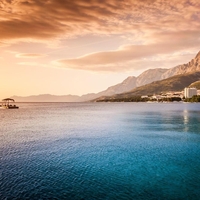 turizem makarska tucepi jadran ponudba poletja cena ogorrcenje turisti ponudbe