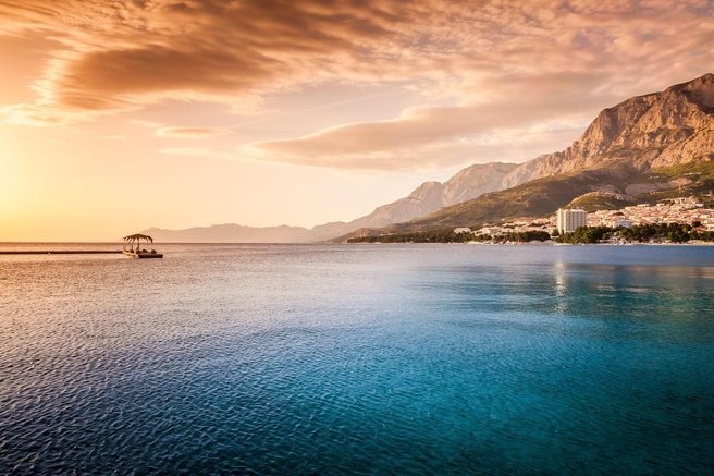 turizem makarska tucepi jadran ponudba poletja cena ogorrcenje turisti ponudbe