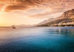 Poslal povpraševanje za dopust na Jadranu: "4 osebe, druga vrsta od morja. Čudovito! Ko sem slišal za ceno, sem padel s stola!"