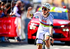 Nov izjemen uspeh: Tadej Pogačar na prestižni dirki prehitel tudi najbolj zagrizene tekmece!