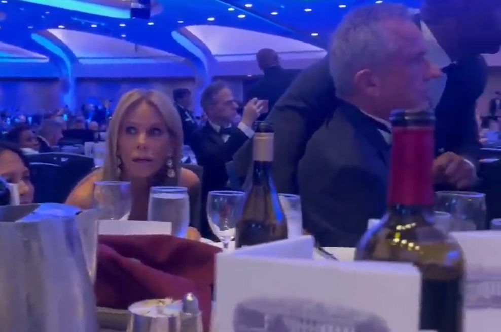 Odzivi nekaterih Trumpovih sodelavcev v trenutku napada sprožili zgražanje in posmeh javnosti (VIDEO) (foto: Youtube/Progressives for a Democratic Republic/posnetek zaslona)