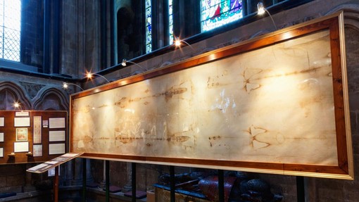 Jezusa so zavili v prt, ki so ga zdaj preiskali znanstveniki: DNK analiza poskrbela, da so vsi obsedeli v smrtni tišini