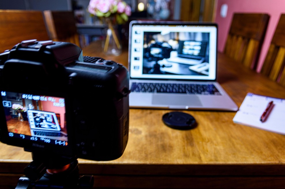 Odziv, da te kap! Fant ji je napisal, naj mu pošlje video, kako se igra sama s sabo, ona je to posnela in objavila na TikToku (foto: Profimedia)