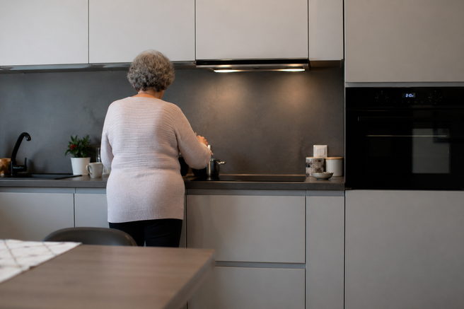 babica kuhinja napitek crevesje napihnjenost prebava nasvet suhe slive limona voda tezave ideja