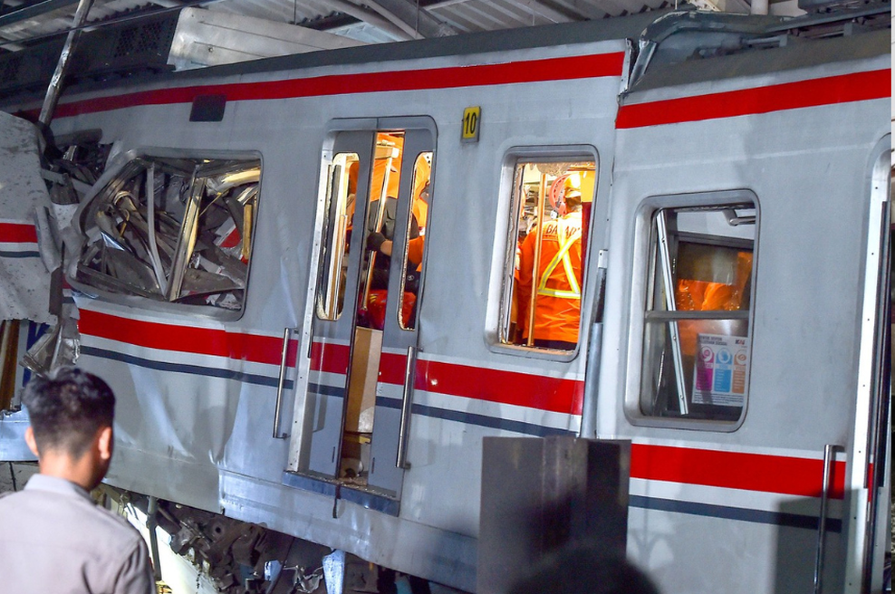 Grozljivka na železniških tirih: v trčenju dveh vlakov umrlo najmanj 14 ljudi, več kot 80 je ranjenih (foto: Profimedia)