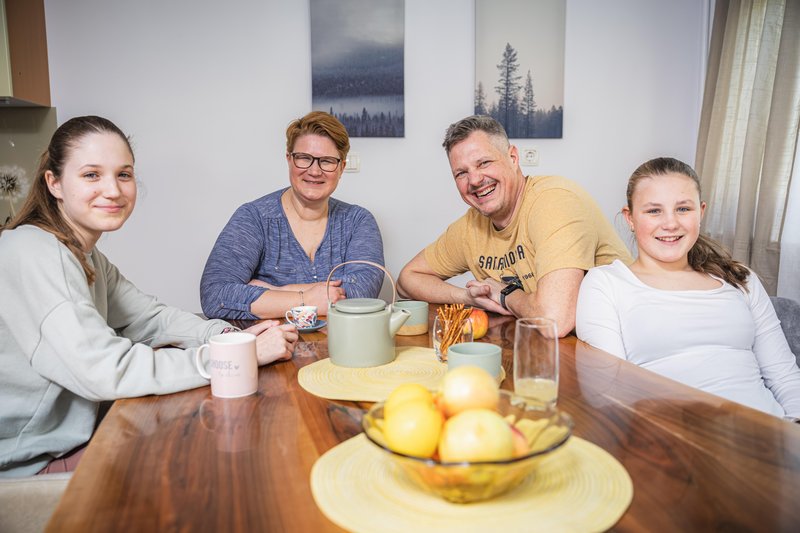 Spoznajte slovenski družini, ki sta sprejeli HOFERjev izziv spreminjanja nakupovalnih navad