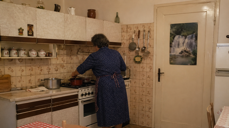 babica jugoslavija kuhanje recept golaz okus hrana meso cebula trik kulinarika