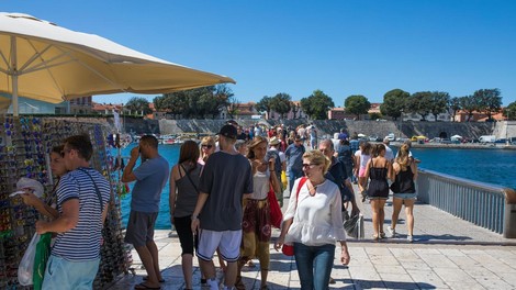 "Zasedeni smo 98-odstotno!" Turisti drvijo v to evropsko državo, ki že pred poletjem poka po šivih