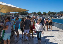 "Zasedeni smo 98-odstotno!" Turisti drvijo v to evropsko državo, ki že pred poletjem poka po šivih