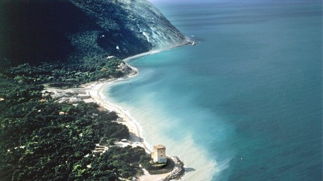 portonovo jadran jadransko morje turizem ancona italija 3000 evrov mesto gneca paradoks