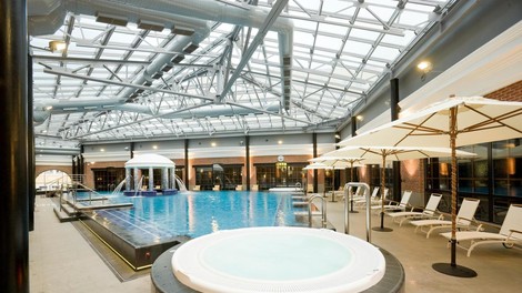 burkini plavanje kopalke avstrija hotel incident spor sodisce sestri higiena salzburg ogorcenje