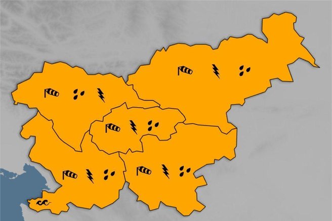 Arso opozarja: nevihte se bodo hitro razširile nad vso Slovenijo, prihaja tudi ...