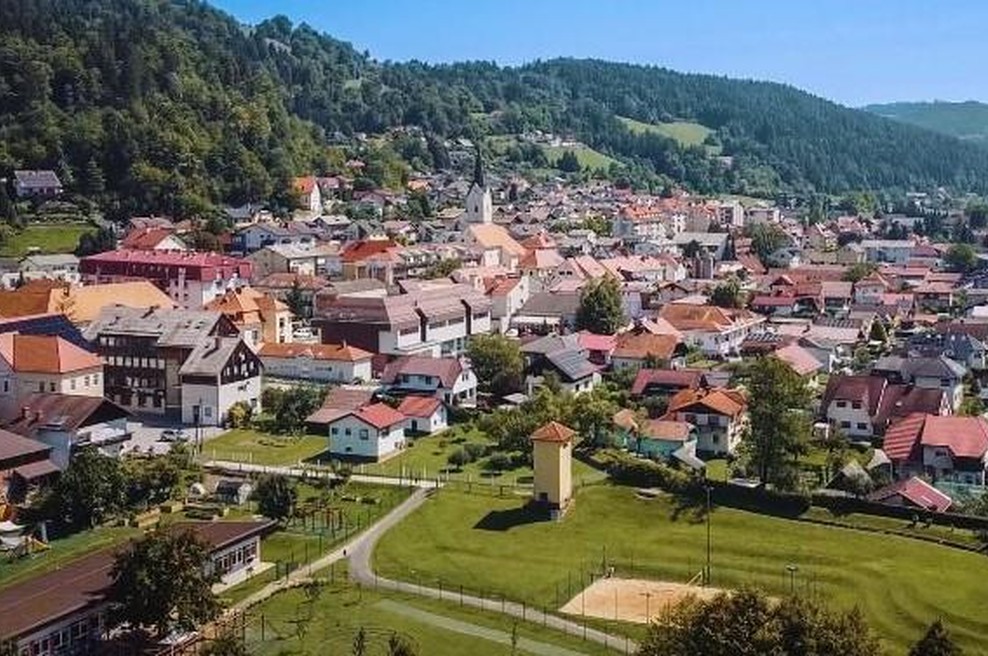 Oči številnih Slovencev bodo že v kratkem uprte v majhen koroški kraj. Doživel bo zgodovinski trenutek, a to še ni vse! (foto: Visit Radlje ob Dravi)