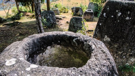 planjava vrcev lasov arhitektura srhljivo trupla vec generacij 1200 let odkritje zgodovina laos