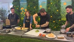 
                                                         Slavni grški chef Akis nam je v Ljubljani razkril nekaj svojih kuharskih trikov (VIDEO)